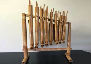 alat musik tradisional angklung